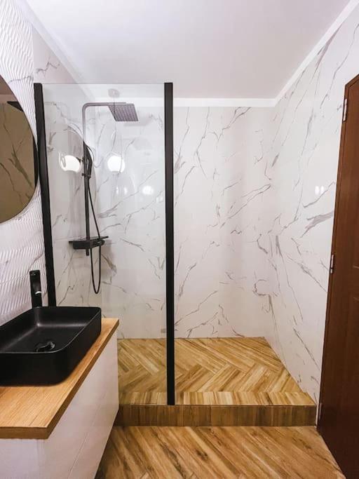 Quickspace Modern Concept Бухарест Экстерьер фото