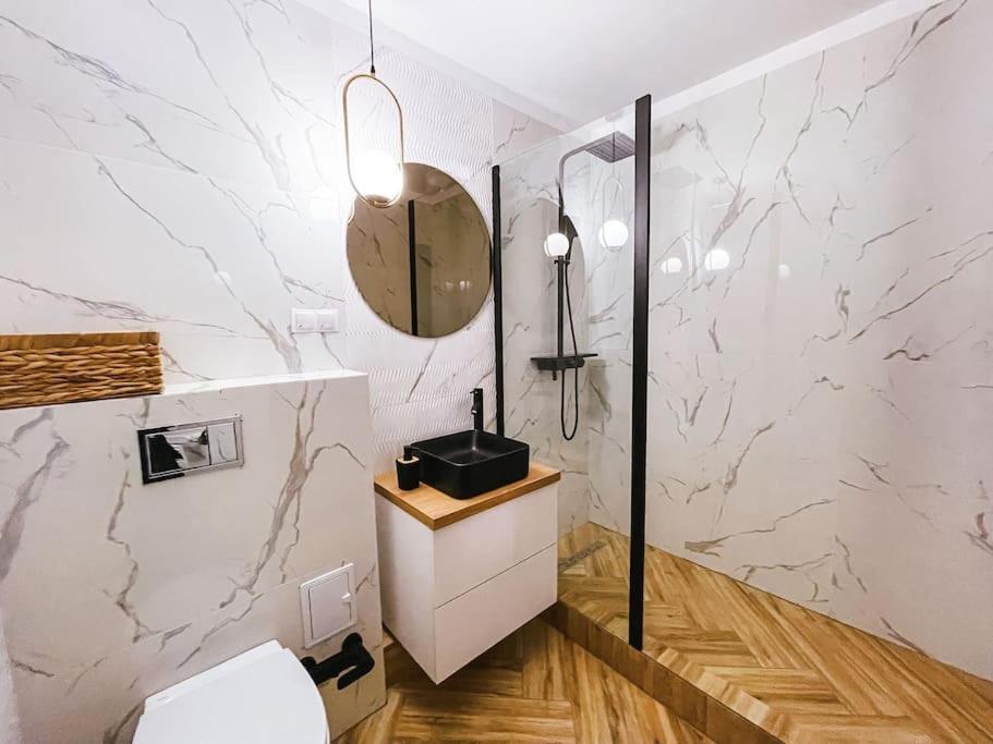 Quickspace Modern Concept Бухарест Экстерьер фото